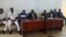 Le comité de gestion de la Fédération béninoise de Football (FBF) lors d’une conférence de presse à Cotonou, Bénin, 18 mai 2017. (VOA/Elisée Hounkpatin)