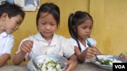 Students at En Komar Primary School in Kampong Thom province have receive breakfast on Tuesday, June 10, 2014. The breakfasts are part of a World Food Program initiative that aims to feed 3.5 million students by 2016.