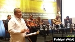 Menteri Desa, Pembangunan Daerah Tertinggal dan Transmigrasi Eko Putro Sandjoj. (Foto: VOA/Fathiyah)