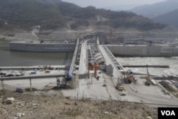 រូបឯកសារ៖ ទំនប់វារី​អគ្គិសនី​សាយ៉ាប៊ូរី​របស់​ឡាវ ដែល​នឹង​បញ្ចប់​ការ​សាងសង់​នៅ​ចុង​ឆ្នាំ​២០១៩​ខាងមុខ​មុខនេះ។ (ស៊ុន ណារិន/VOA)