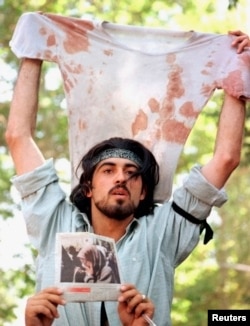 伊朗活动人士艾哈迈德·巴特比，伊朗1999年学生运动的代表人物