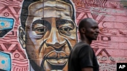 Mural u pomen Džordža Flojda (Foto: AP /Brian Inganga)