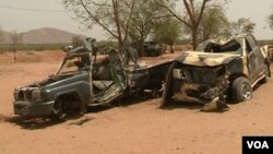 Rongsokan kendaraan tersangka militan Boko Haram yang berhasil dihancurkan oleh militer Kamerun (foto: dok). 