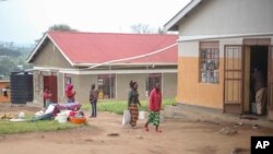 Permukiman Pengungsi Rwamwanja di Distrik Kamwenge, Uganda pada 21 Oktober 2024, sebagai ilustrasi. Empat belas orang tewas akibat sambaran petir di kamp pengungsi di Uganda utara pada 3 November 2024. (Foto: AP)