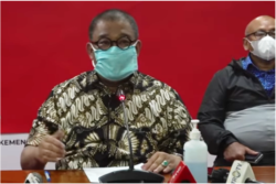 Sekjend Kemensos Hartono Laras memberikan keterangan resmi terkait kasus Julian Batubara. (Foto: VOA/Nurhadi Sucahyo)