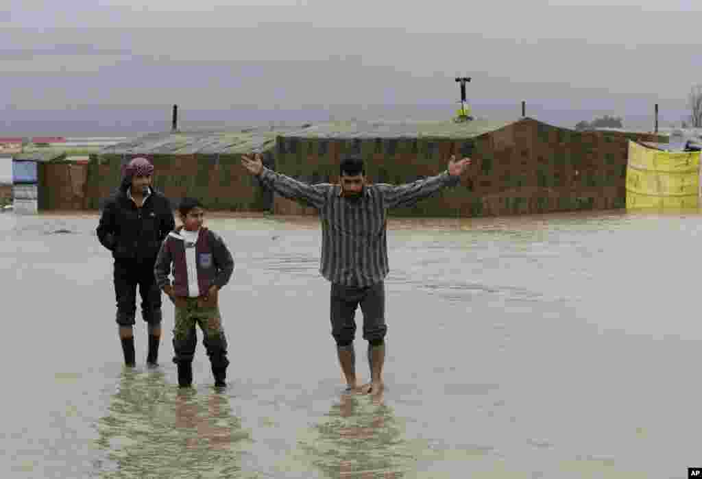  Thai soldiers secure an intersection in downtown Bangkok to prevent pro-government demonstrators from gathering to protest against the coup. 