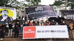 Aksi Kamisan Kaltim 7 Oktober 2021 memperingati setahun UU Cipta Kerja. (Foto: Kamisan Kaltim)