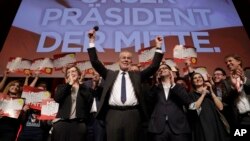 Presidential candidate Alexander Van der Bellen celebrates his victory in Sunday's presidential election with supporters in Austria's capital Vienna, Dec. 4, 2016. Van der Bellen beat his far-right opponent Norbert Hofer by a seven percent margin. The sig