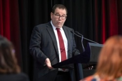 Menteri Keuangan Grant Robertson menyampaikan pidato anggaran tahun 2020-nya kepada para jurnalis di gedung parlemen Selandia baru di Wellington, Kamis, 14 Mei 2020.