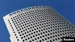 New York Güney Bölgesi Federal Başsavcılığı, Suriye ve Afganistan'daki saldırılarda ölen ya da yaralanan Amerikalı asker ve aileleri adına 151 kişinin Sarraf ve Halkbank aleyhine açtıkları tazminat davasına müdahil olmak için 8 Nisan’da mahkemeye başvuruda bulunmuştu.