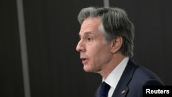 토니 블링컨 미국 국무장관이 2일 스웨덴 스톡홀름에서 열린 유럽안보협력기구(OSCE) 외무장관회의 기자회견에서 발언하고 있다.