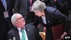 2018年12月13日欧盟委员会主席容克（左）与英国首相特蕾莎·梅会谈