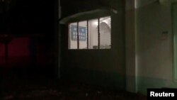 Jendela kaca yang pecah akibat serangan granat di sebuah masjid di Zamboanga, Filipina, 30 January 2019. (Foto: Zamboanga Quick Response System via REUTERS/videograb).