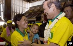 រូបឯកសារ៖ លោក កឹម សុខា នៅពេល​លោក នៅ​ជា​ប្រធាន​គណបក្ស​សិទ្ធិ​មនុស្ស។