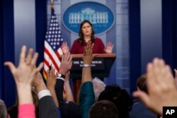 새라 허커비 샌더스 백악관 대변인.