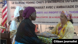 Ministar al'umma ta Nijar Madam Kafaratu Jaku a dauniyar tallafawa 'yan gudun hijira tana mika taimako