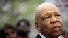 Anggota Kongers Elijah Cummings di luar Balai Kota Baltimore berbicara mengenai tuntutan hukum terhadap enam polisi terkait kematian Freddie Gray, 1 Mei 2015.