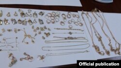 Qızıl ziynət əşyaları (Arxiv foto, Mənbə VOA)