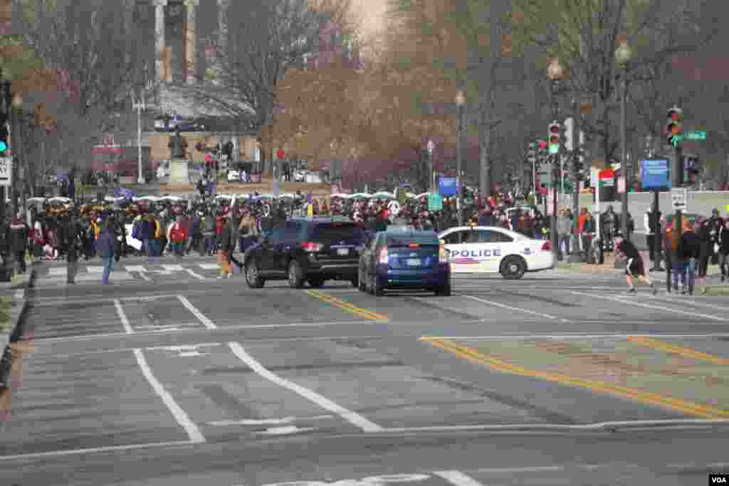 Milhares marcharam pelas ruas da capital americana em protesto contra a brutalidade policial. Dez. 13, 2014