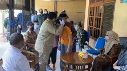 Menteri Pertahanan Prabowo Subianto hari Senin (26/4) mendatangi keluarga ABK KRI Nanggala 402, komandan KRI Letkol Laut (P) Heri Oktavian MSc. yang gugur di Selat Bali. (Foto: istimewa)