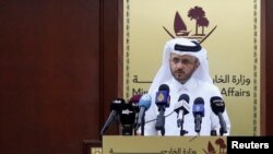 Juru bicara Kementerian Luar Negeri Qatar, Majed Al-Ansari, berbicara dalam konferensi pers di Doha, Qatar, 23 April 2024. (Foto: Imad Creidi/Reuters)