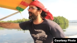 រូបឯកសារ៖ លោក​ Alex Gonzalez Davidson​​ ​សហស្ថាបនិក​អង្គការ​មាតា​ធម្មជាតិ​ (រូប​ថត​ផ្តល់​ឲ្យ​ដោយ​អង្គការ​មាតា​ធម្មជាតិ)