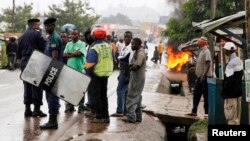 Residents block a road as they protest the killings of two locals, in Beni in North Kivu province, Democratic Republic of Congo, Oct. 22, 2014. 