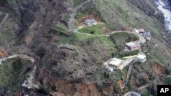 Rumah-rumah di tepi jalan yang rusak akibat tersapu badai di Utuado, Puerto Riko, 3 Oktober 2017. (Foto: dok).
