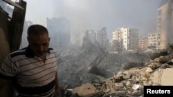 Uharibifu baada ya shambulio la anga la Israel kwenye kitongoji cha kusini mwa Beirut.