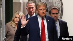 Bivši predsjednik Donald Trump vraća se u sudnicu nakon pauze, 23. aprila 2024. (Foto: Yuki Iwamura/Pool)