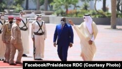 L'émir du Qatar, Sheikh Tamim Bin Hama (à droite) accueille le président de la RDC Félix Tshisekedi à Doha, au Qatar, le 29 mars 2021 (Crédit: Facebook / RDC)