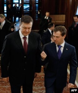 Viktor Yanukovich prezidentlikka saylanayotganida “Rossiyaning odami” deb ko’rilmaganmidi?