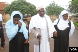 Relatives of the murder suspects cry outside the Nakawa Chief Magistrates Court in Kampala, Uganda, May 18, 2017. (H. Athumani/VOA)