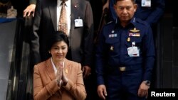 Perdana Menteri Thailand Yingluck Shinawatra setelah sebuah pertemuan pertahanan di Bangkok (4/3). 