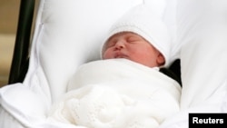 Britain's Catherine, the Duchess of Cambridge and Prince William leave the Lindo Wing of St Mary's Hospital with their new baby boy in London, April 23, 2018. 