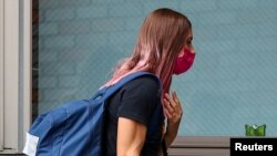 Pelari cepat asal Belarus, Krystsina Tsimanouskaya, tiba di Kedutaan Besar Polandia di Tokyo, Jepang, Senin, 2 Agustus 2021. 