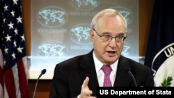 미 국무부의 데이비드 사퍼스타인 국제종교자유 담당 대사가 14일 국무부에서 ‘2014 국제종교자유보고서’를 발표하고 있다. 