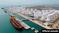 Uni Eropa memberikan sanksi terhadap bank Iran karena membantu proyek-proyek minyak dan gas Iran (foto: dok).