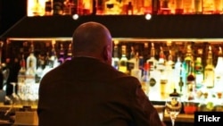 Risiko kanker karena alkohol tertinggi di kalangan peminum berat, namun berdampak juga pada peminum ringan dan moderat.