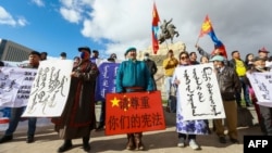 蒙古人在首都乌兰巴托集会抗议中国当局在内蒙古实行双语教学政策。（2020年9月15日）
