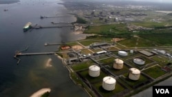 Ladang gas alam cair (LNG) milik Royal Dutch Shell di Nigeria (foto: dok). Royal Dutch Shell dituduh terlibat dalam pelanggaran HAM yang dilakukan oleh pemerintah Nigeria.