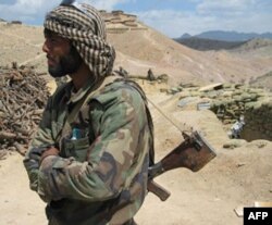 Afg’onistonda xalq AQSh bilan til biriktirgan qurolli guruhdan dod deydi