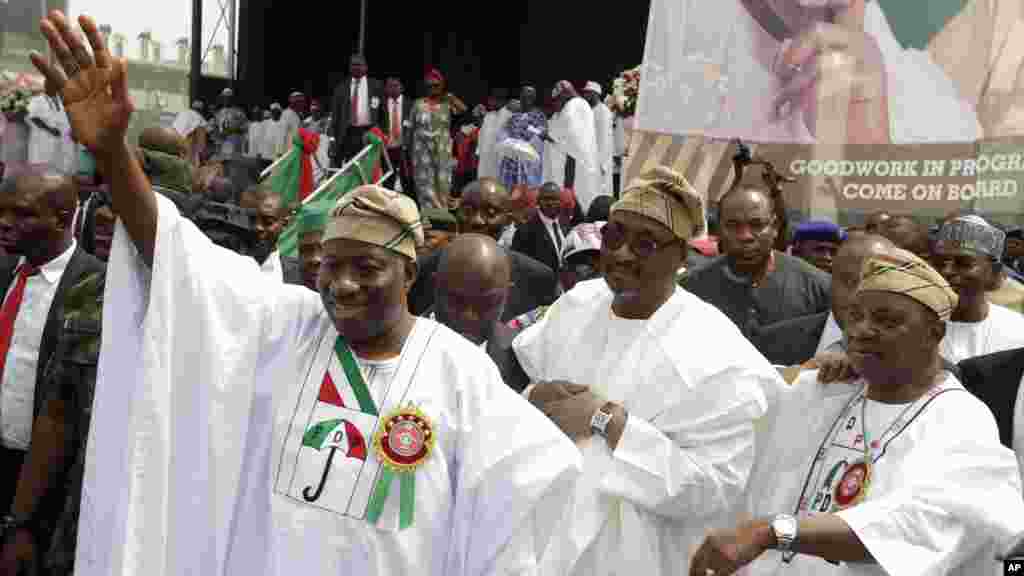 Shugaban Najeriya Goodluck Jonathan a Tafata Square.