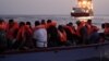 Para migran Afrika yang berusaha menyeberangi Laut Tengah (foto: dok). 