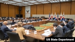 지난달 17일 워싱턴 국무부 청사에서 웬디 셔먼 미국 국무부 부장관과 최종건 한국 외교부 제1차관, 모리 다케오 일본 외무성 사무차관이 참석한 미한일 3자회담이 열렸다.