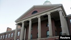 រូបឯកសារ៖ ផ្នែក​ខាង​ក្រៅ​នៃ​សាកល​វិទ្យាល័យ Harvard មហាវិទ្យាល័យ​គីមី និង​ជីវៈ​គីមី។