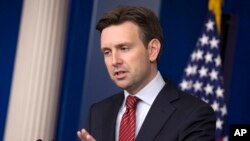 Juru bicara Gedung Putih Josh Earnest.