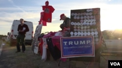 A table holds Trump memorabilia at a campaign rally in Gaffney, South Carolina, Feb. 19, 2016. (R. Taylor/VOA)