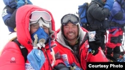 Yuichiro Miura and his son, Gota, summit at Mount Everest, May 22, 2003 (Miura Dolphins).