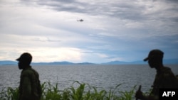 Photo d’archives : Un hélicoptère des Nations Unies survolant le lac Kivu, près de la ville de Goma, à l'est de la République démocratique du Congo, où sévissaient les rebelles du M23, 20 novembre 2012.